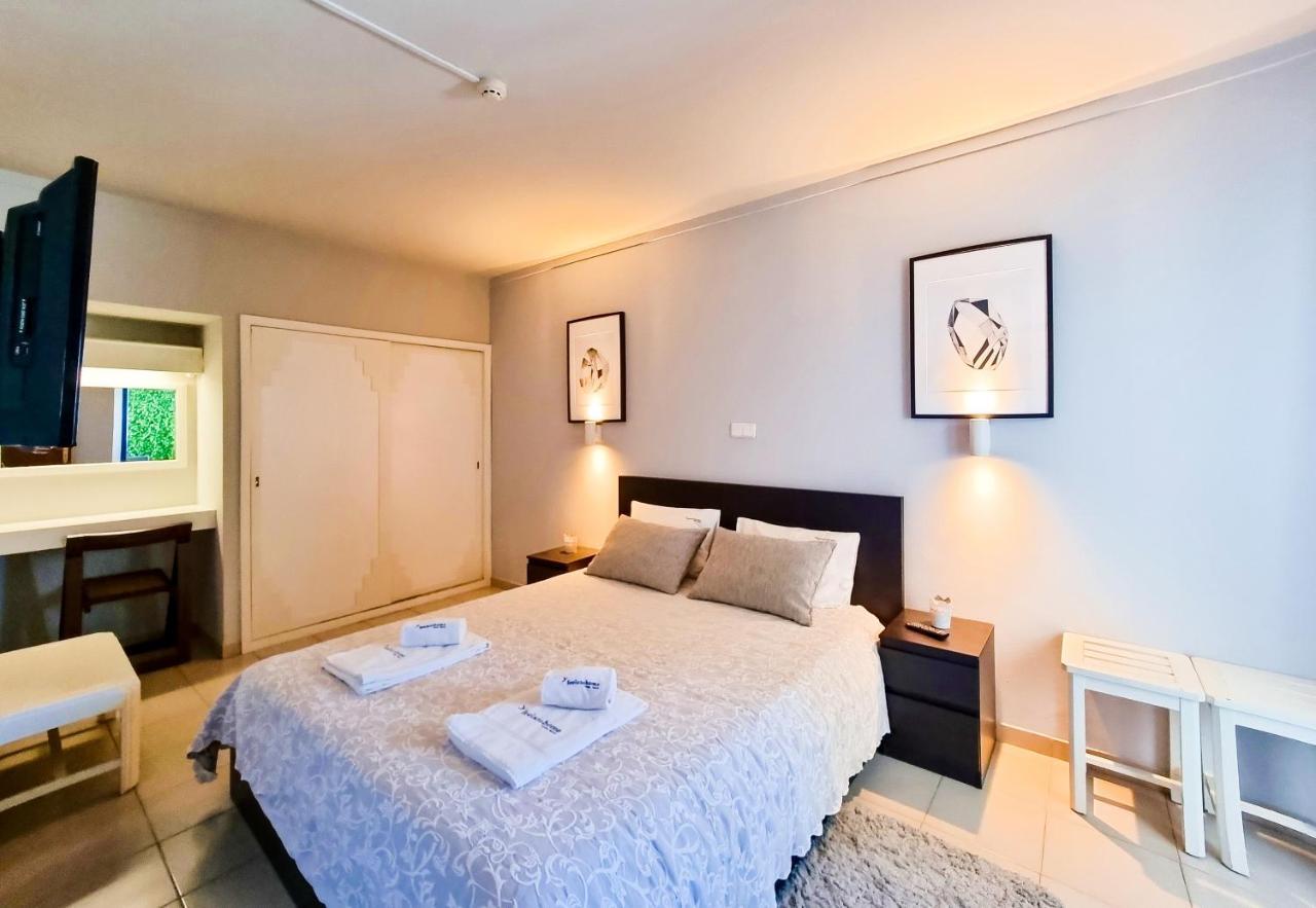 Apartment Flh Modest Flat With Balcony